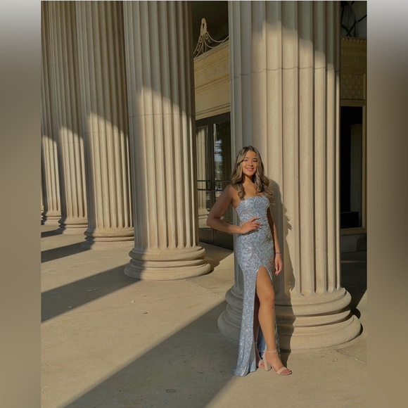 Blue sparkle Windsor prom dress - Picture 1 of 7